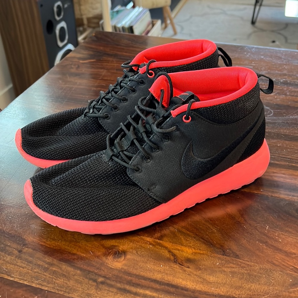 Nike Roshe Run Mid - Black\Atomic Red